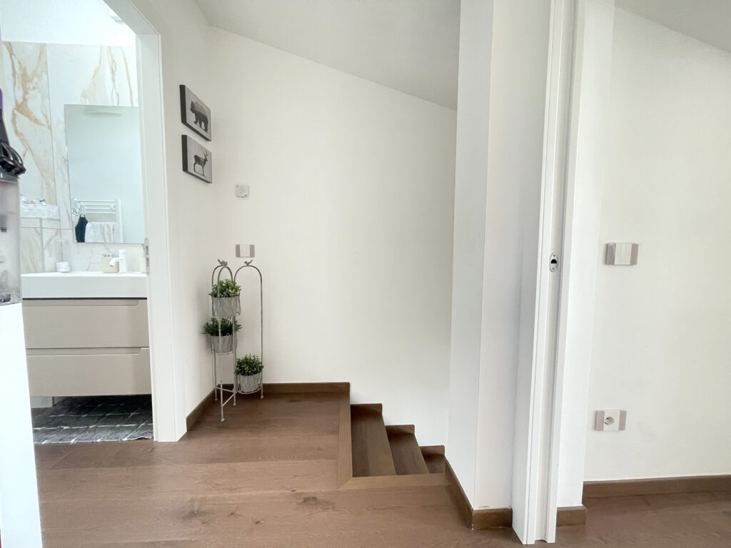 Appartamento NUOVO con giardino Misano monte con due posti auto