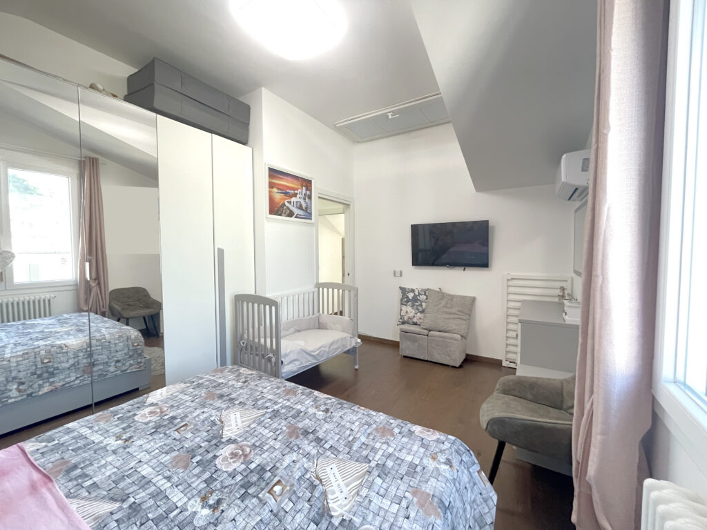 Appartamento NUOVO con giardino Misano monte con due posti auto