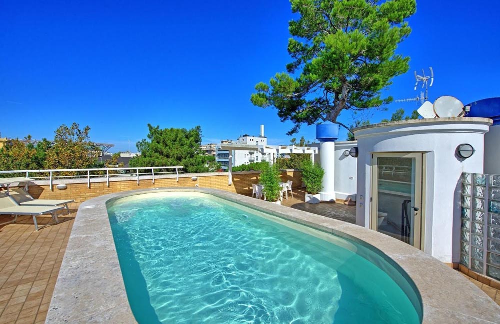 Attico con piscina e solarium