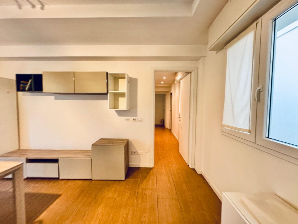 ANNUALE – Elegante trilocale in V.le Dante