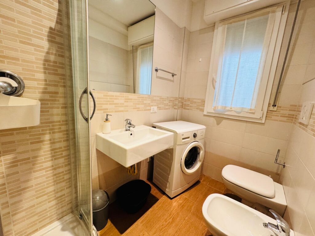 ANNUALE – Elegante trilocale in V.le Dante