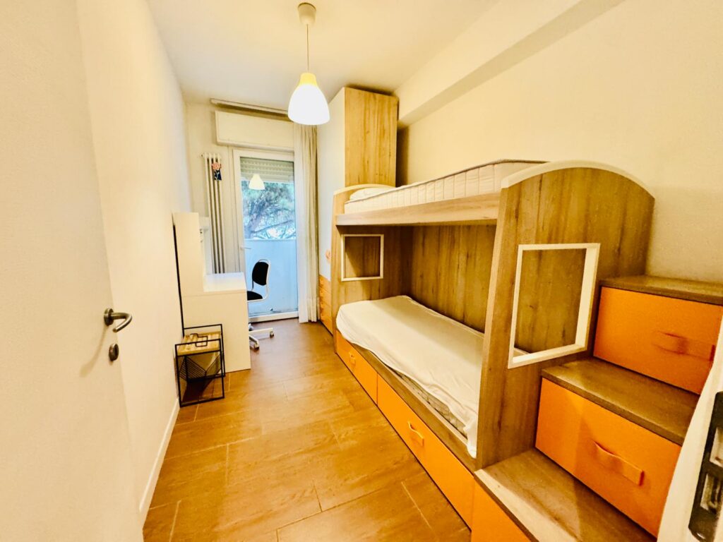 ANNUALE – Elegante trilocale in V.le Dante