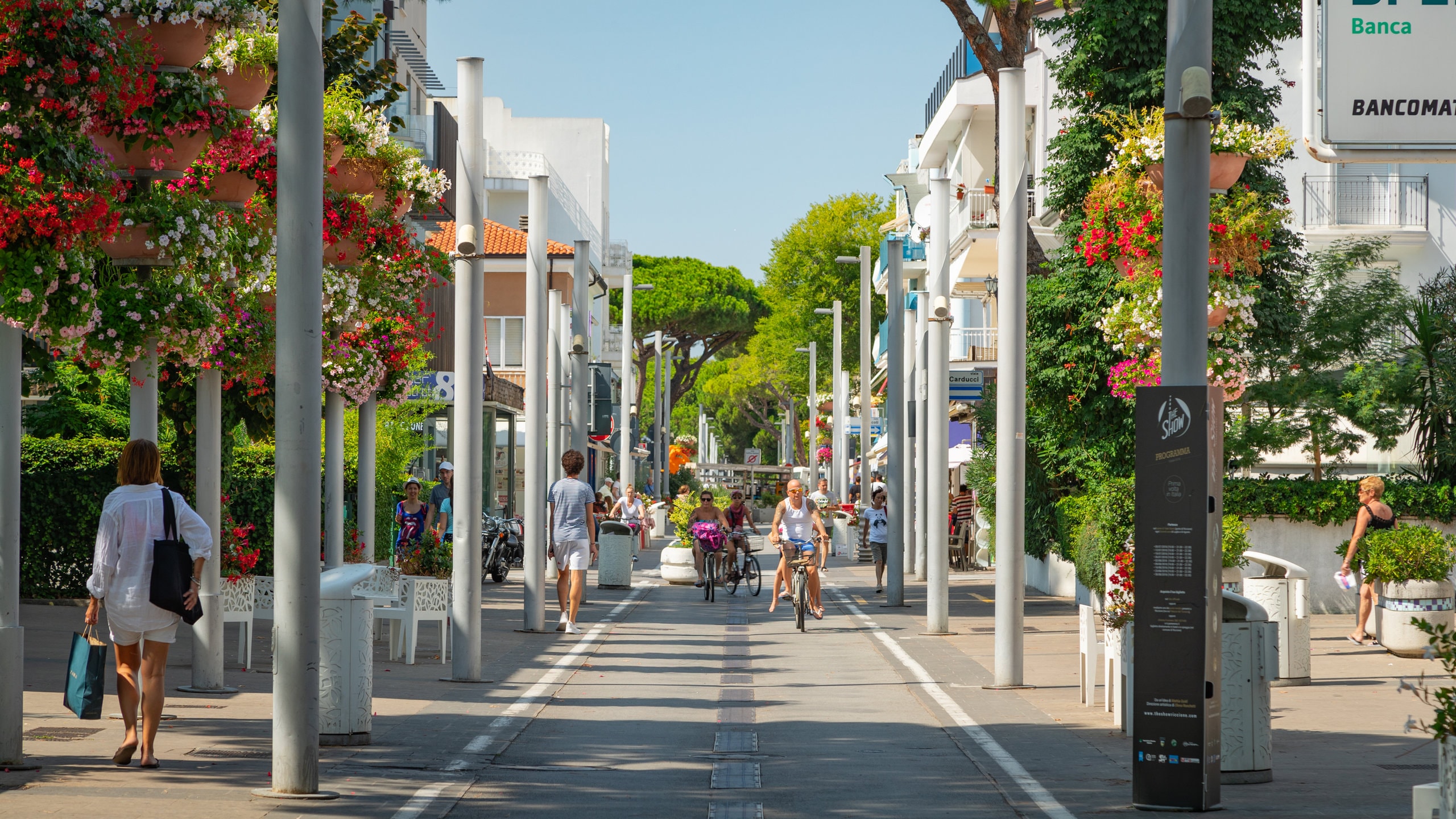 Negozio in affitto annuale Riccione Viale Dante